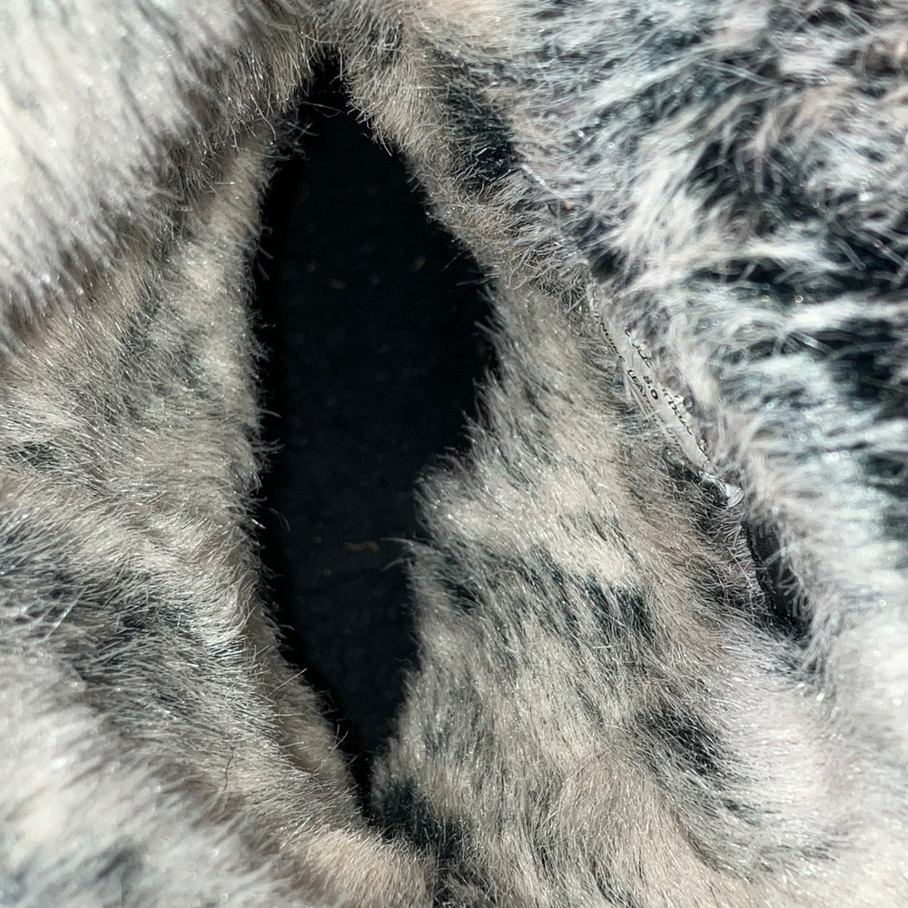 Cozy Black tall Winter Boots with faux fur and leather outer trim - Picture 4 of 16
